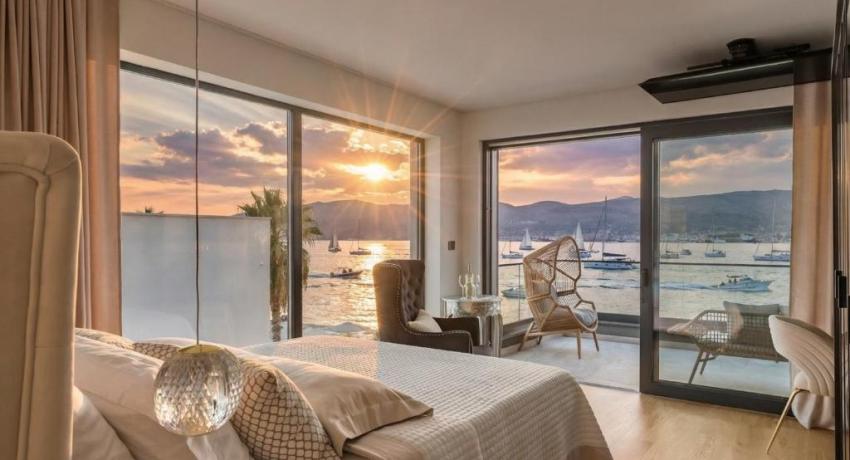 De luxe Villa Palace Al Nera 2 swimming pools at sea 📍Planikovica VII, 21223 Trogir, Croatie