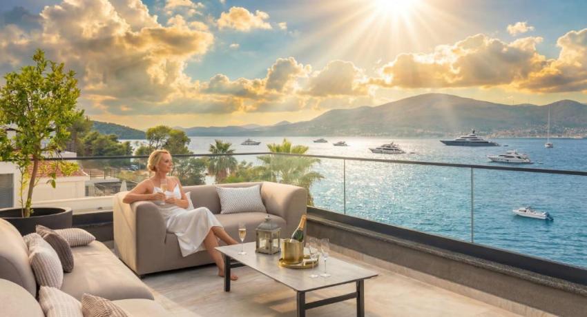 De luxe Villa Palace Al Nera 2 swimming pools at sea 📍Planikovica VII, 21223 Trogir, Croatie