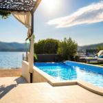 De luxe Villa Palace Al Nera 2 swimming pools at sea 📍Planikovica VII, 21223 Trogir, Croatie