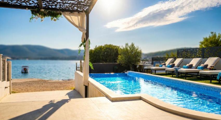 De luxe Villa Palace Al Nera 2 swimming pools at sea 📍Planikovica VII, 21223 Trogir, Croatie
