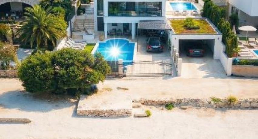 De luxe Villa Palace Al Nera 2 swimming pools at sea 📍Planikovica VII, 21223 Trogir, Croatie