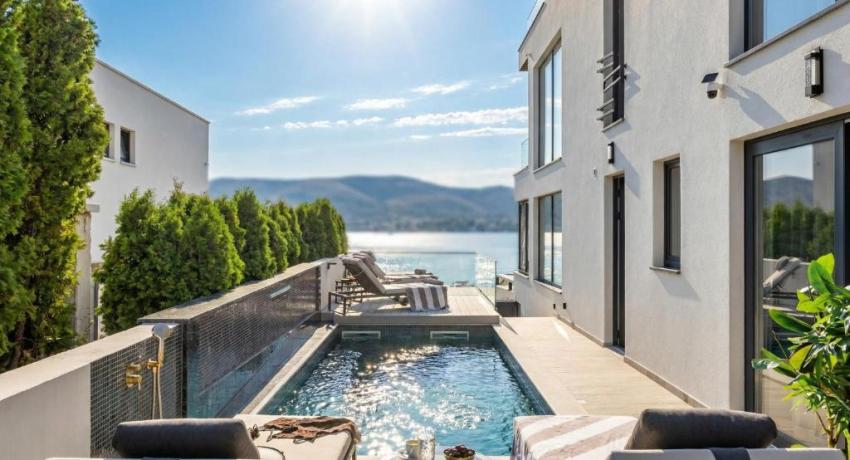 De luxe Villa Palace Al Nera 2 swimming pools at sea 📍Planikovica VII, 21223 Trogir, Croatie