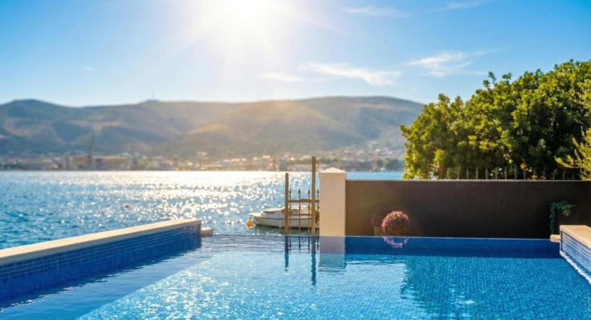 De luxe Villa Palace Al Nera 2 swimming pools at sea 📍Planikovica VII, 21223 Trogir, Croatie