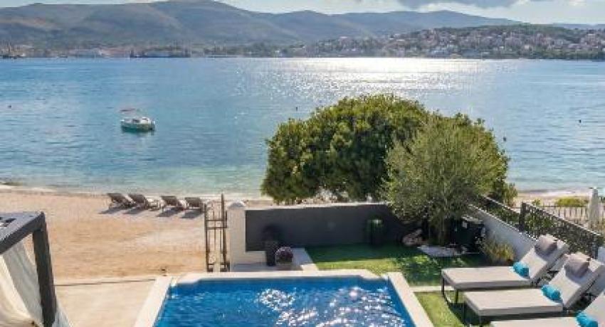 De luxe Villa Palace Al Nera 2 swimming pools at sea 📍Planikovica VII, 21223 Trogir, Croatie