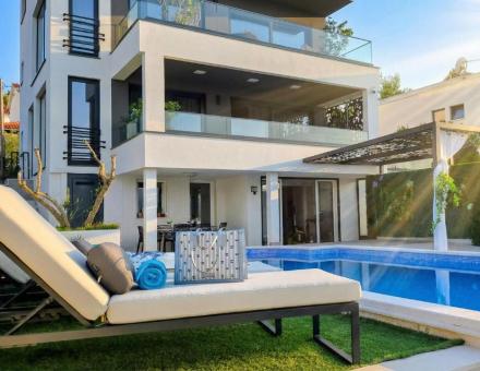 De luxe Villa Palace Al Nera 2 swimming pools at sea 📍Planikovica VII, 21223 Trogir, Croatie