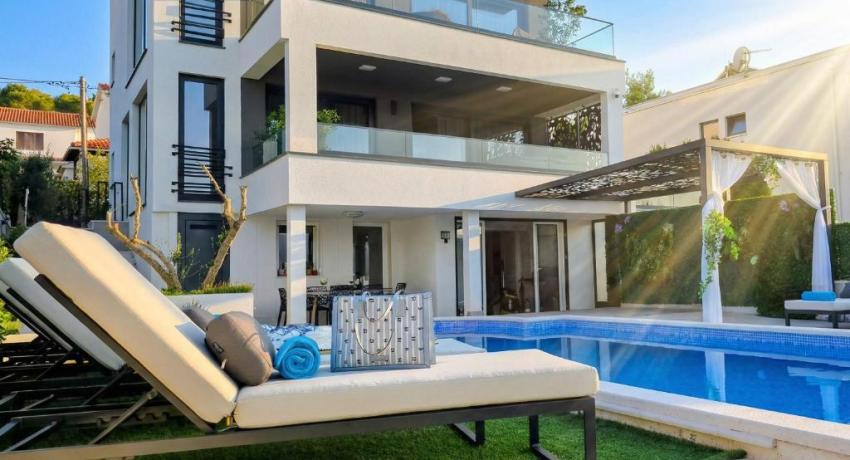 De luxe Villa Palace Al Nera 2 swimming pools at sea 📍Planikovica VII, 21223 Trogir, Croatie