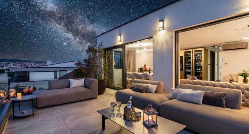De luxe Villa Palace Al Nera 2 swimming pools at sea 📍Planikovica VII, 21223 Trogir, Croatie