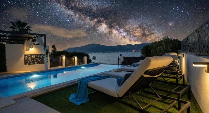 De luxe Villa Palace Al Nera 2 swimming pools at sea 📍Planikovica VII, 21223 Trogir, Croatie