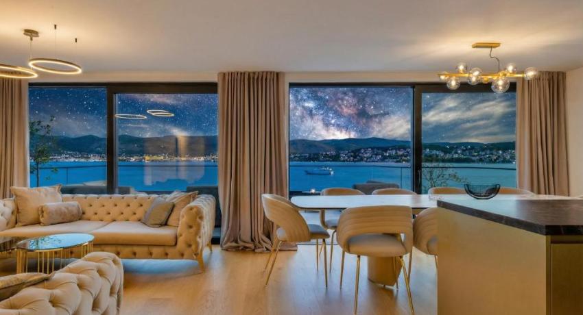 De luxe Villa Palace Al Nera 2 swimming pools at sea 📍Planikovica VII, 21223 Trogir, Croatie