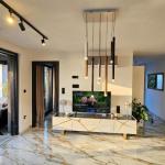 De luxe Villa Palace Al Nera 2 swimming pools at sea 📍Planikovica VII, 21223 Trogir, Croatie