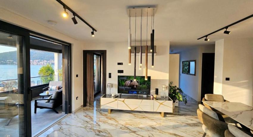 De luxe Villa Palace Al Nera 2 swimming pools at sea 📍Planikovica VII, 21223 Trogir, Croatie