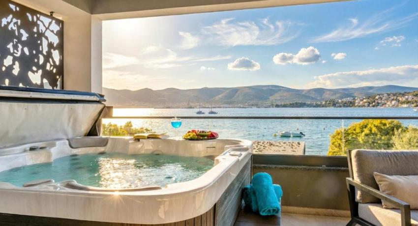 De luxe Villa Palace Al Nera 2 swimming pools at sea 📍Planikovica VII, 21223 Trogir, Croatie