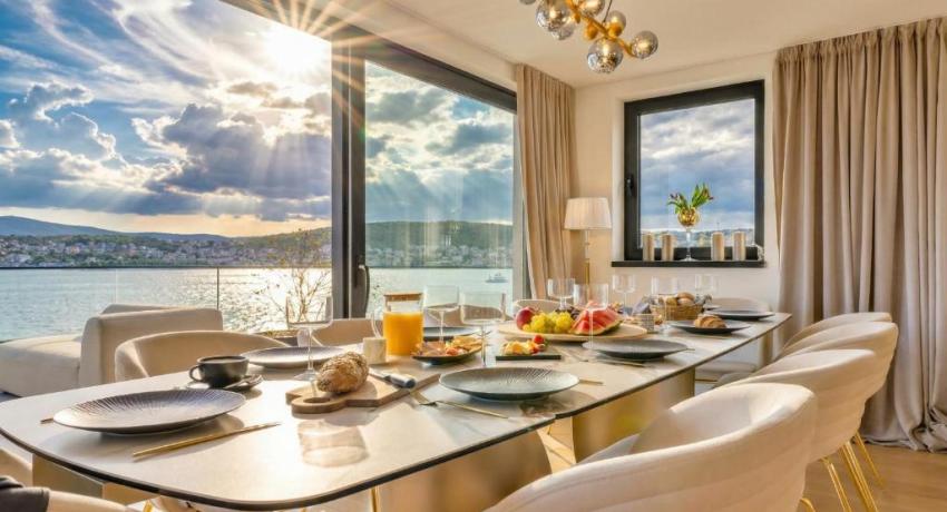 De luxe Villa Palace Al Nera 2 swimming pools at sea 📍Planikovica VII, 21223 Trogir, Croatie