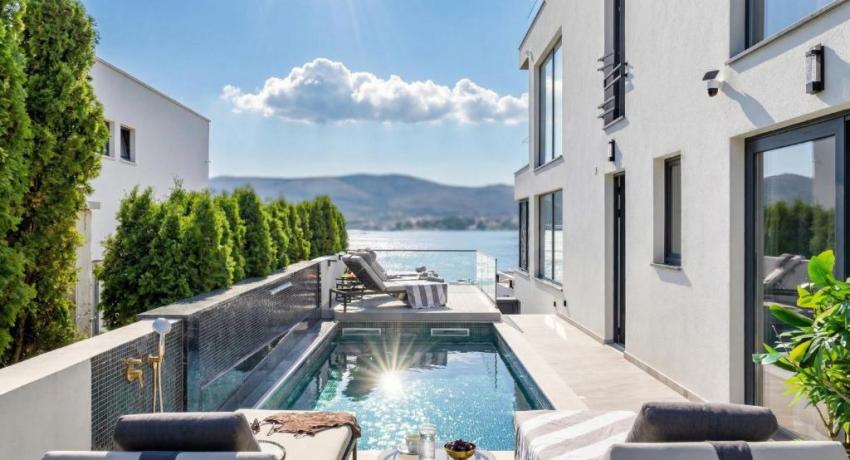 De luxe Villa Palace Al Nera 2 swimming pools at sea 📍Planikovica VII, 21223 Trogir, Croatie