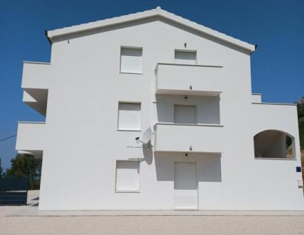 APARTMANI JELIĆ 📍 Put Starog Sela 49, 21310 Stanići, Croatie