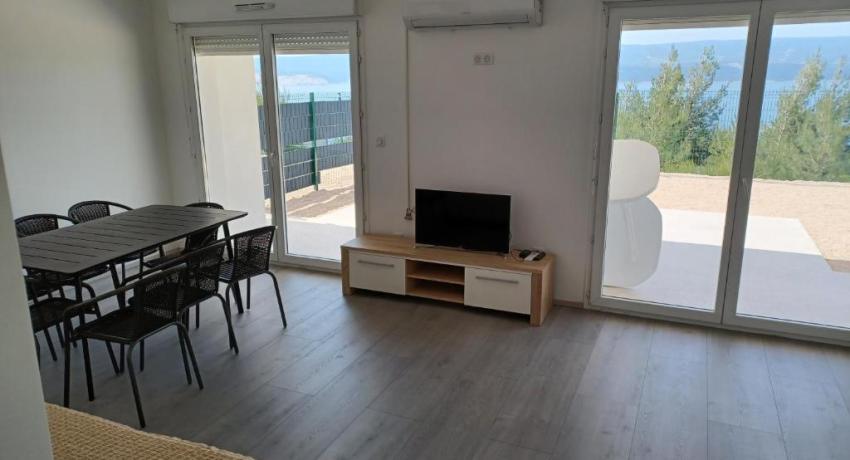APARTMANI JELIĆ 📍 Put Starog Sela 49, 21310 Stanići, Croatie