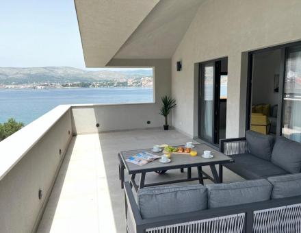 Beachfront house Olbia 📍9 Planikovica VI, 21223 Trogir, Croatie