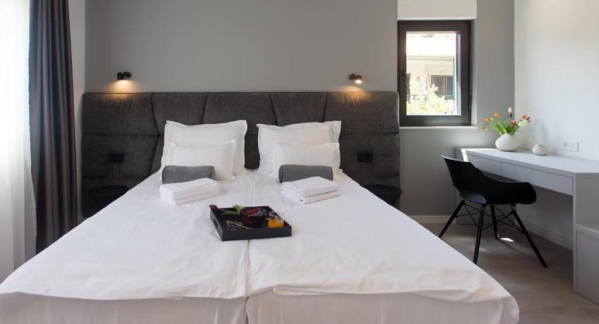 Beachfront house Olbia 📍9 Planikovica VI, 21223 Trogir, Croatie