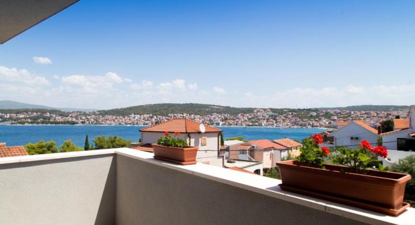 Beachfront house Olbia 📍9 Planikovica VI, 21223 Trogir, Croatie