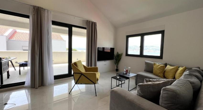 Beachfront house Olbia 📍9 Planikovica VI, 21223 Trogir, Croatie