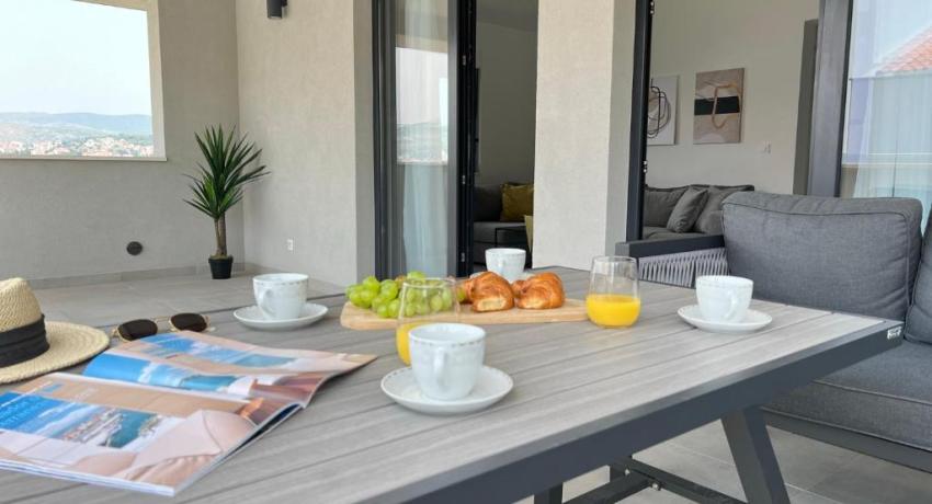 Beachfront house Olbia 📍9 Planikovica VI, 21223 Trogir, Croatie