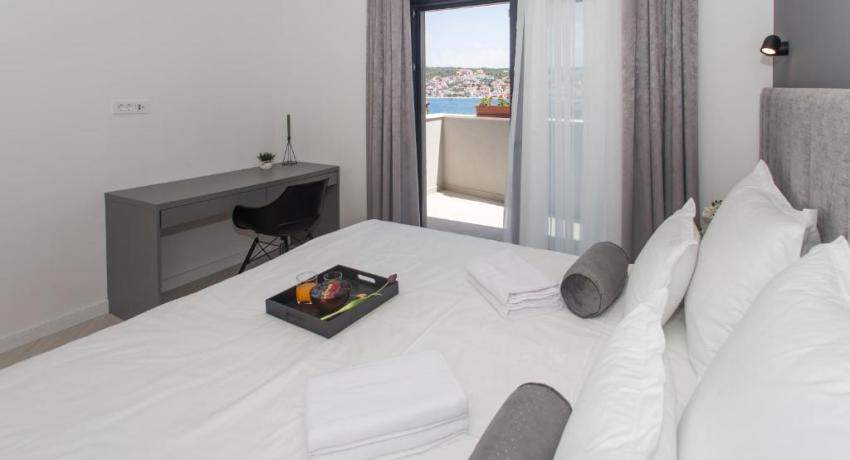 Beachfront house Olbia 📍9 Planikovica VI, 21223 Trogir, Croatie