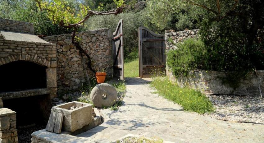Eco Residence Rokotov 📍 Uvala Sv Ante 18, 21460 Stari Grad, Croatie