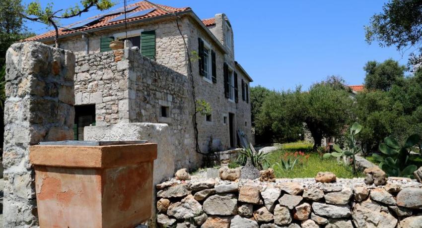 Eco Residence Rokotov 📍 Uvala Sv Ante 18, 21460 Stari Grad, Croatie