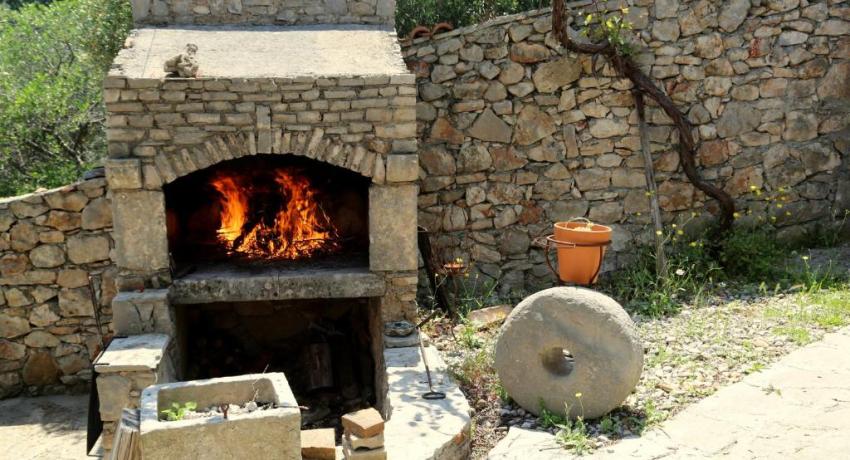 Eco Residence Rokotov 📍 Uvala Sv Ante 18, 21460 Stari Grad, Croatie