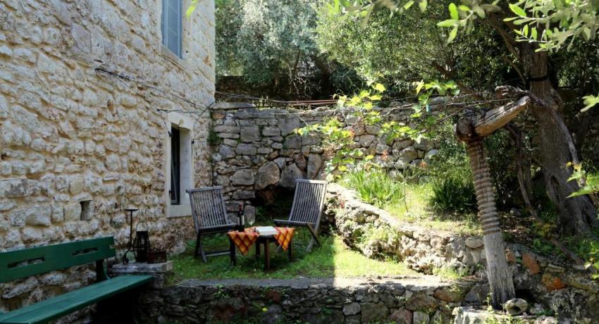Eco Residence Rokotov 📍 Uvala Sv Ante 18, 21460 Stari Grad, Croatie