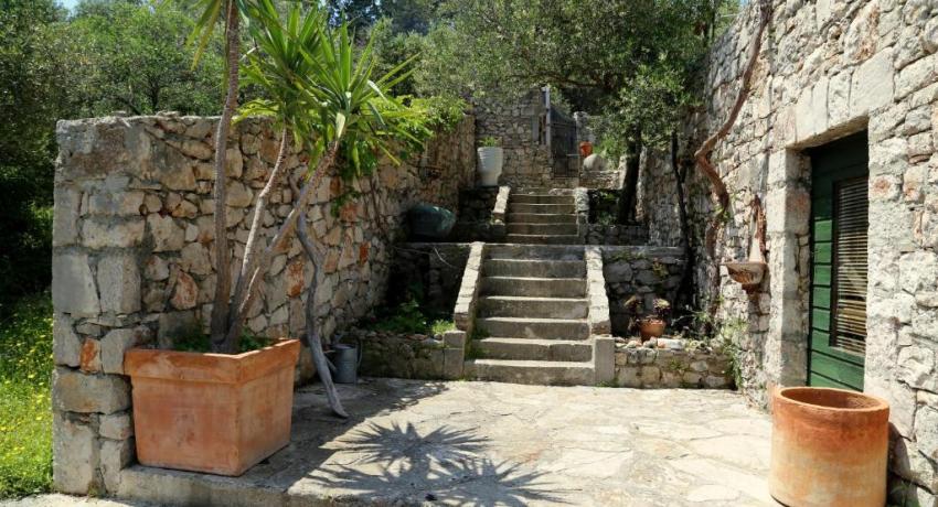 Eco Residence Rokotov 📍 Uvala Sv Ante 18, 21460 Stari Grad, Croatie
