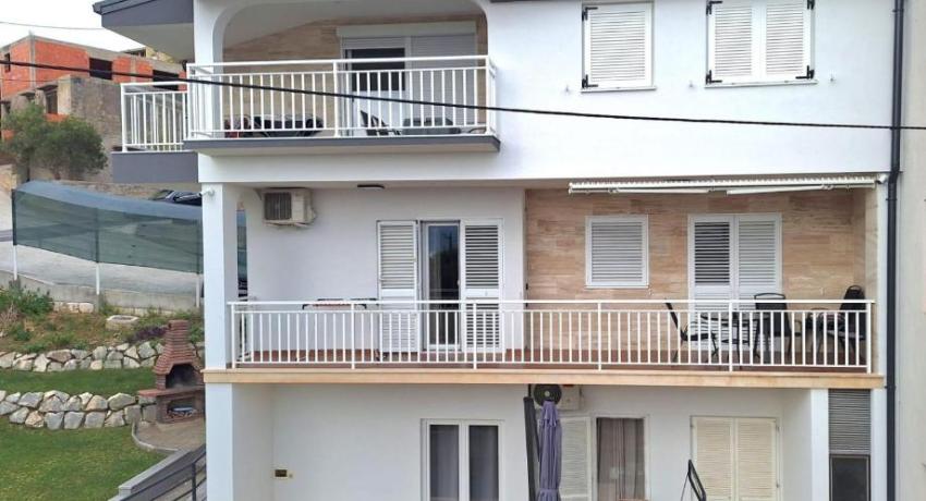 Apartments with parking space Stanici, Omis - 11421 📍 21310 Celina, Croatie