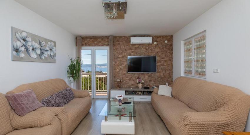 Apartments with parking space Stanici, Omis - 11421 📍 21310 Celina, Croatie