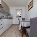 Apartments with parking space Stanici, Omis - 11421 📍 21310 Celina, Croatie