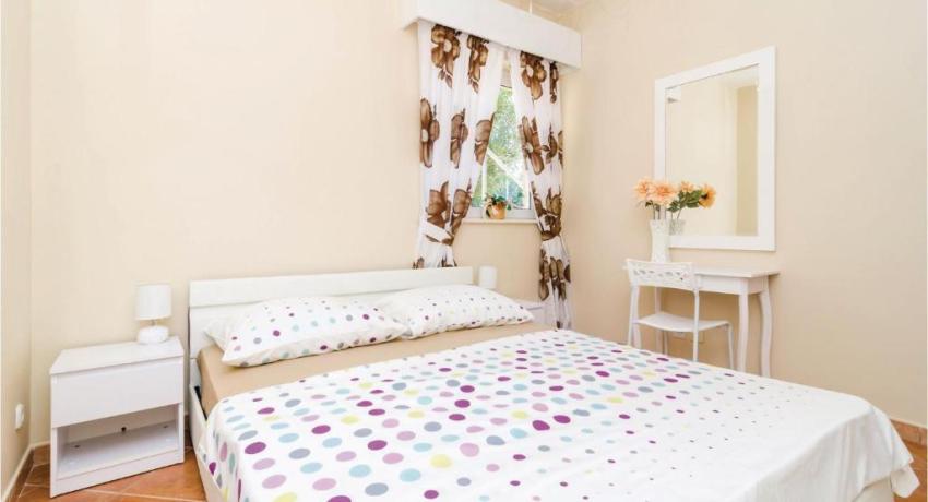 Two-Bedroom Apartment In Ratac📍 20232 Orašac, Croatie