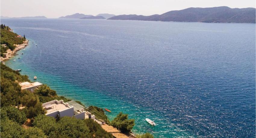 Two-Bedroom Apartment In Ratac📍 20232 Orašac, Croatie