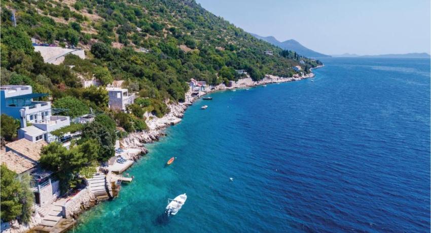 Two-Bedroom Apartment In Ratac📍 20232 Orašac, Croatie