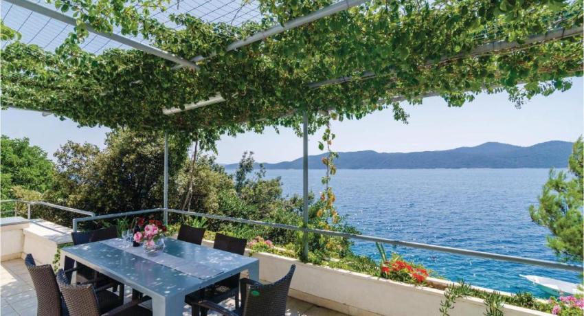 Two-Bedroom Apartment In Ratac📍 20232 Orašac, Croatie