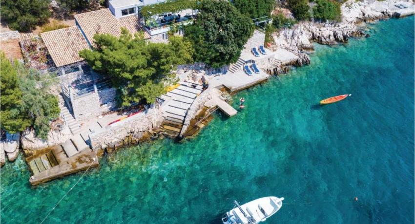 Two-Bedroom Apartment In Ratac📍 20232 Orašac, Croatie