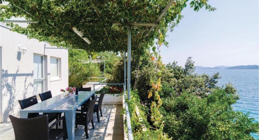 Two-Bedroom Apartment In Ratac📍 20232 Orašac, Croatie