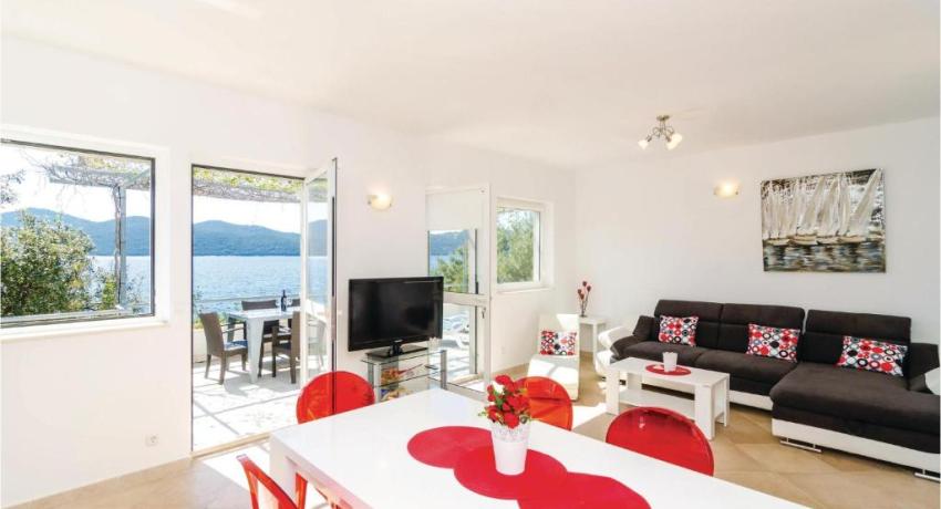 Two-Bedroom Apartment In Ratac📍 20232 Orašac, Croatie