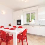 Two-Bedroom Apartment In Ratac📍 20232 Orašac, Croatie