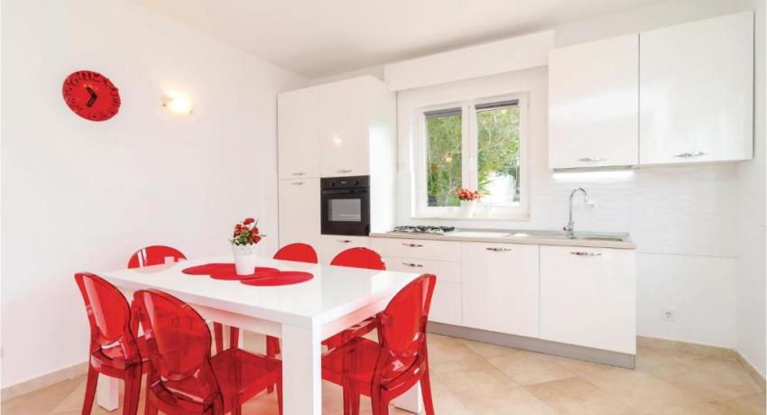 Two-Bedroom Apartment In Ratac📍 20232 Orašac, Croatie
