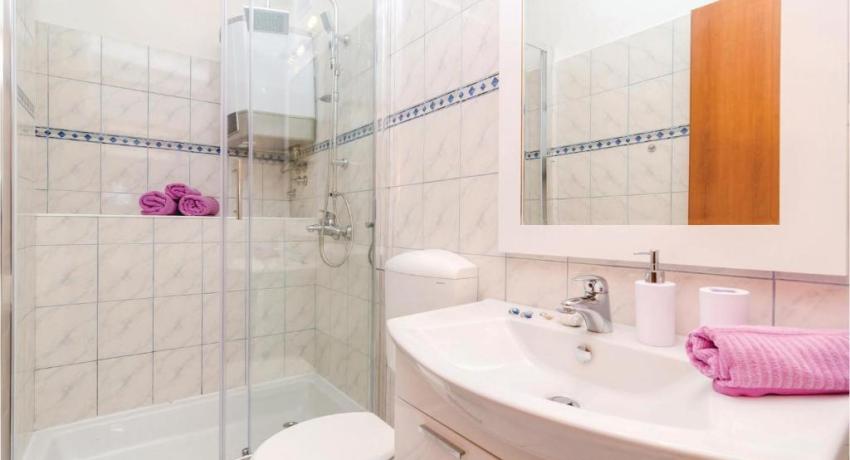 Two-Bedroom Apartment In Ratac📍 20232 Orašac, Croatie