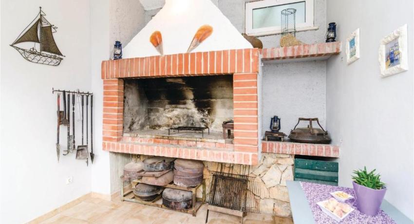 Two-Bedroom Apartment In Ratac📍 20232 Orašac, Croatie