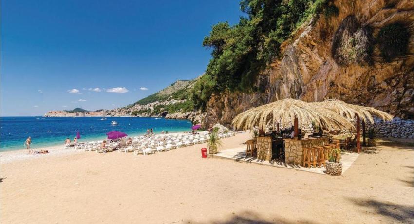 Two-Bedroom Apartment In Ratac📍 20232 Orašac, Croatie