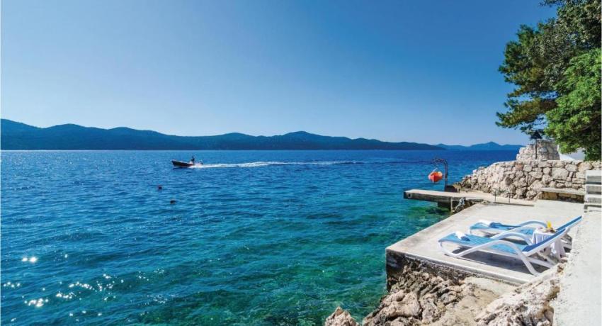 Two-Bedroom Apartment In Ratac📍 20232 Orašac, Croatie