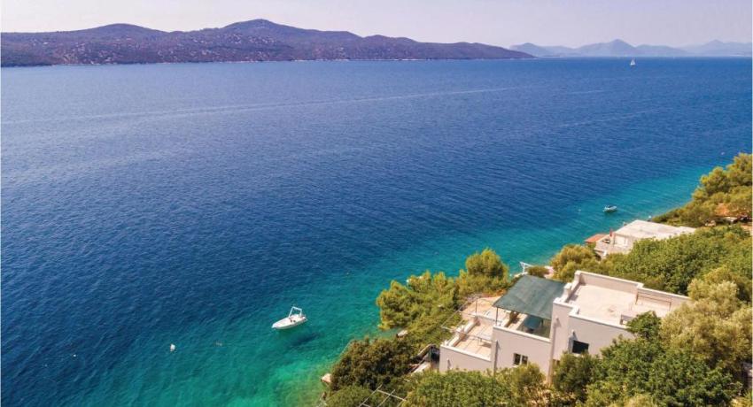 Two-Bedroom Apartment In Ratac📍 20232 Orašac, Croatie